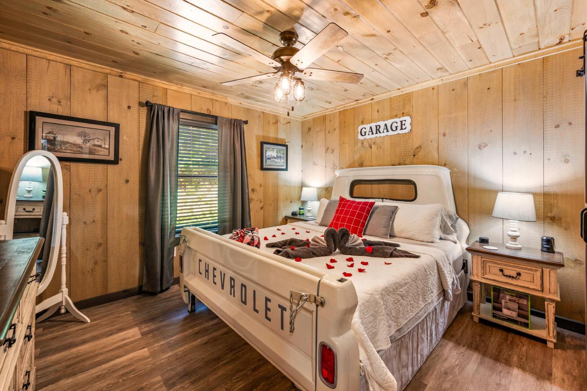 Lil Cabin In The Cove! Mtn Views, Theater, Hot Tub, Games, King Beds, Prime Location! Сев'єрвілл Екстер'єр фото