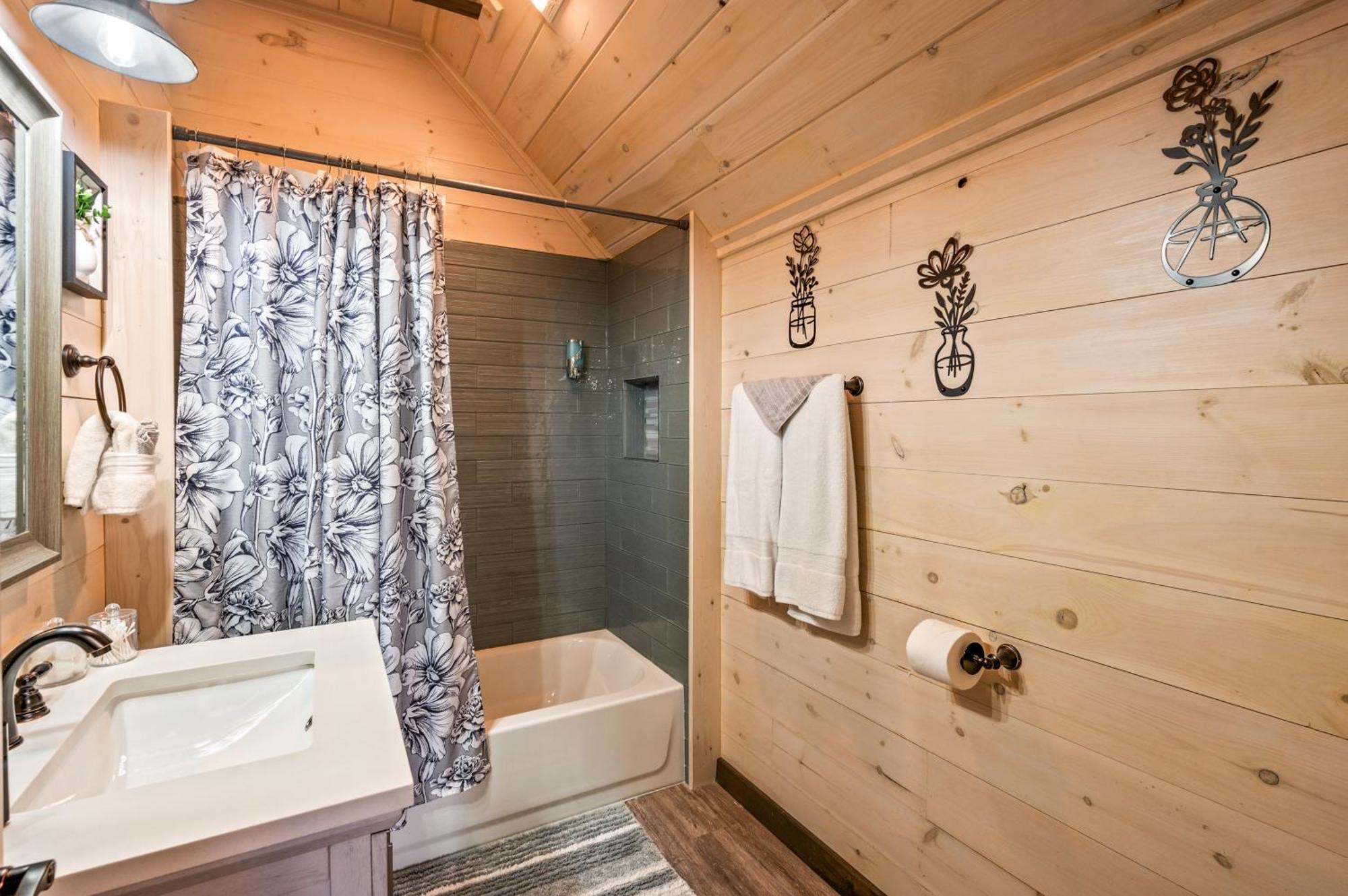 Lil Cabin In The Cove! Mtn Views, Theater, Hot Tub, Games, King Beds, Prime Location! Сев'єрвілл Екстер'єр фото