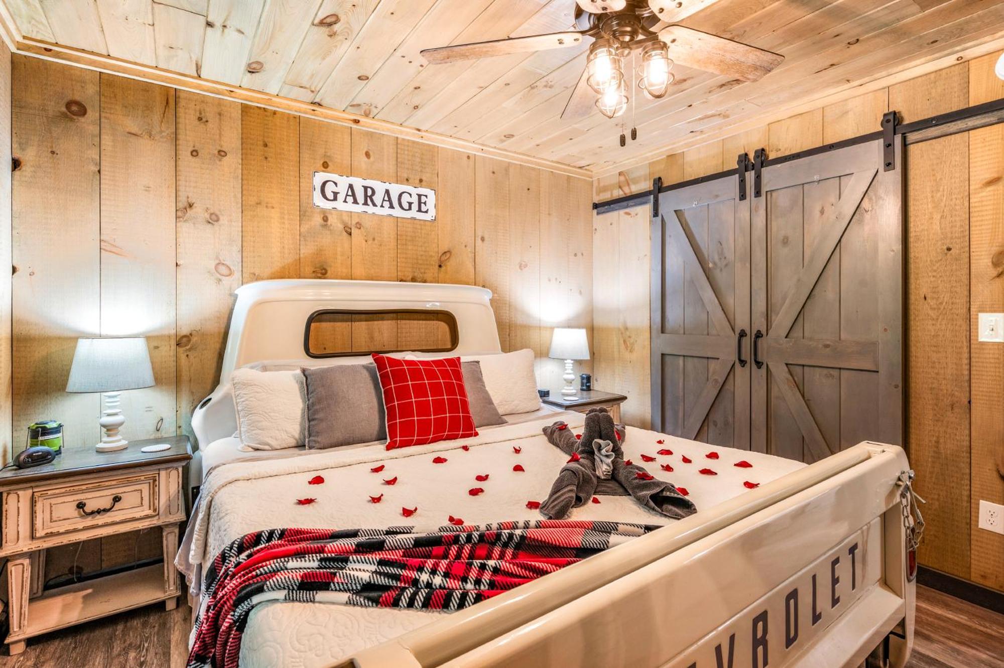 Lil Cabin In The Cove! Mtn Views, Theater, Hot Tub, Games, King Beds, Prime Location! Сев'єрвілл Екстер'єр фото