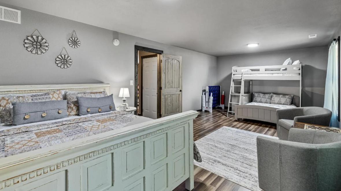 Lil Cabin In The Cove! Mtn Views, Theater, Hot Tub, Games, King Beds, Prime Location! Сев'єрвілл Екстер'єр фото