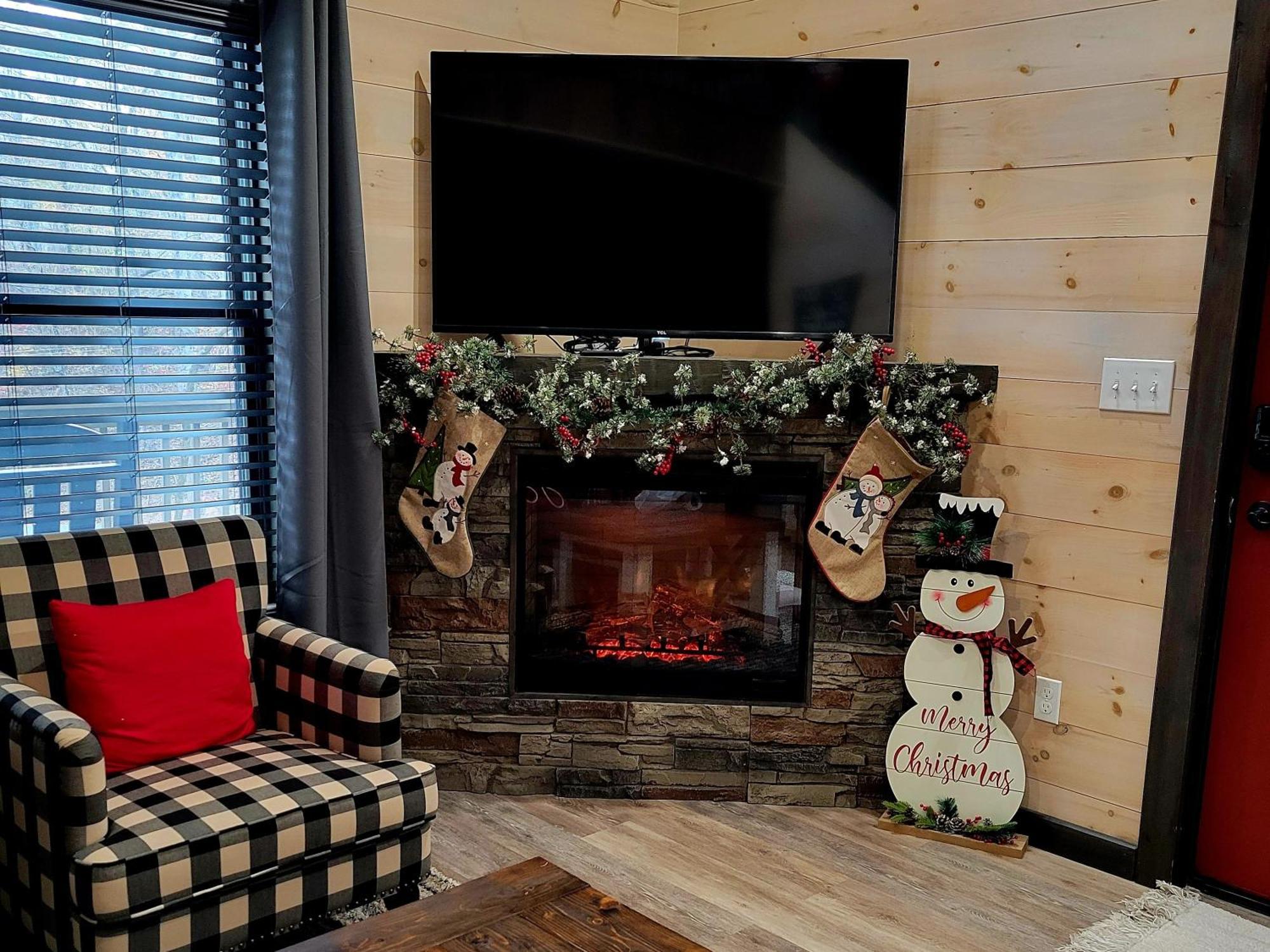Lil Cabin In The Cove! Mtn Views, Theater, Hot Tub, Games, King Beds, Prime Location! Сев'єрвілл Екстер'єр фото